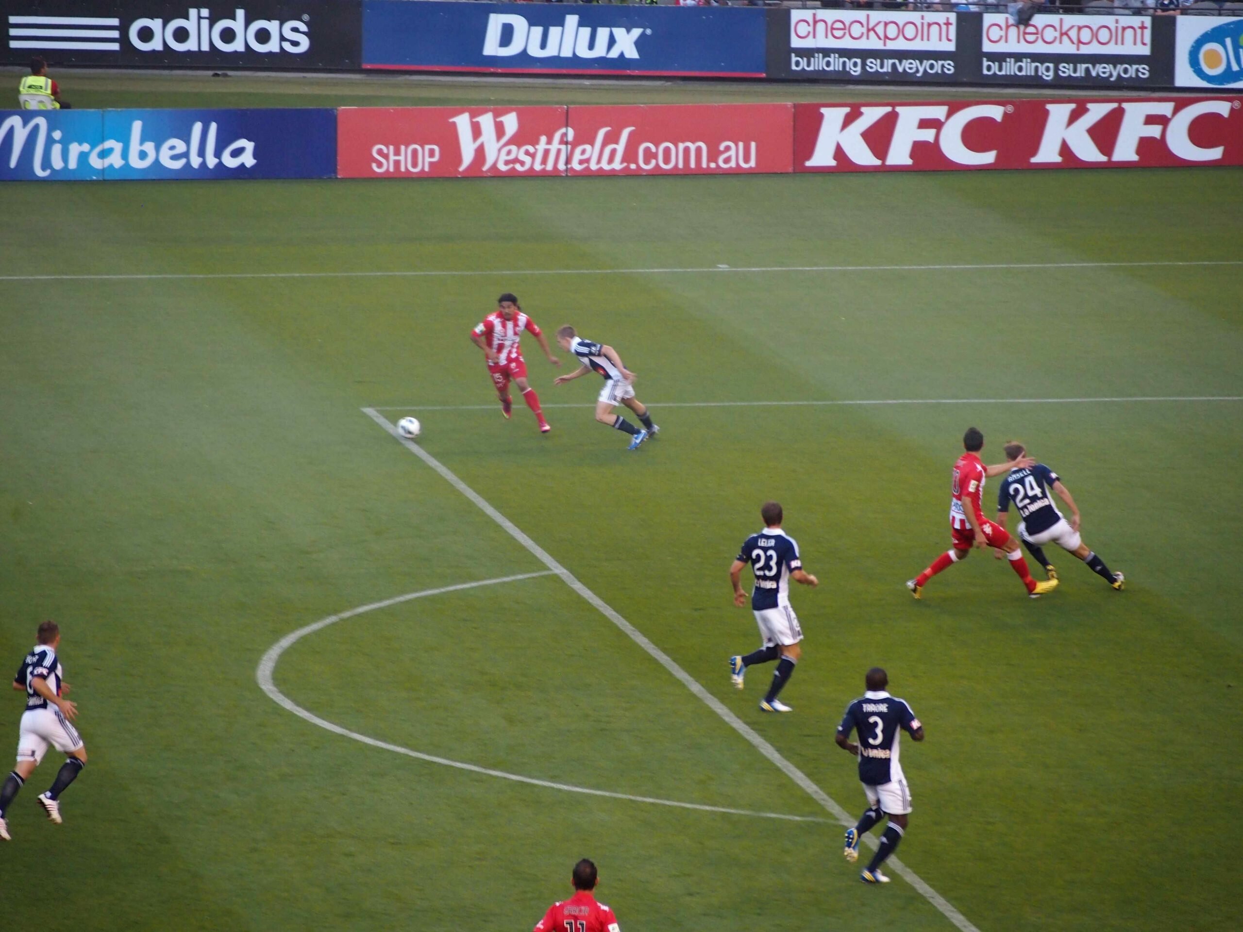 Melbourne Victory win local derby