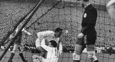 Puskas 4th goal celebrations lr